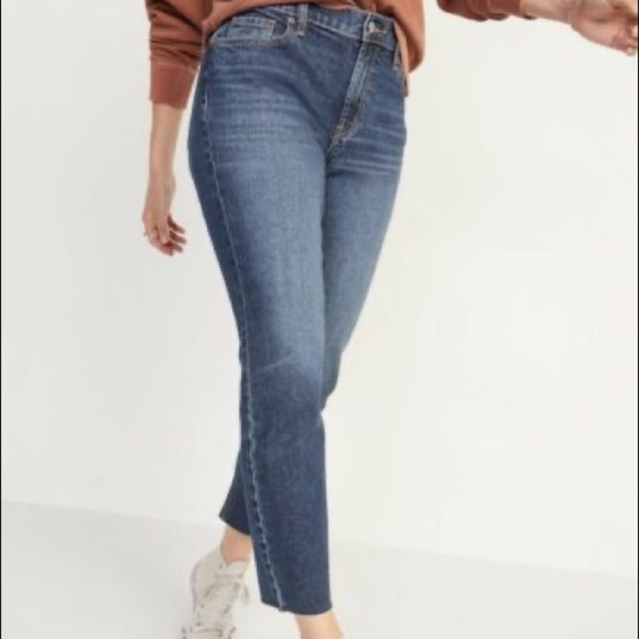 Old Navy NWT Boyfriend Mid-Rise Straight Leg Cropped Jeans Buttercup Wash Sz 2 - Picture 1 of 10